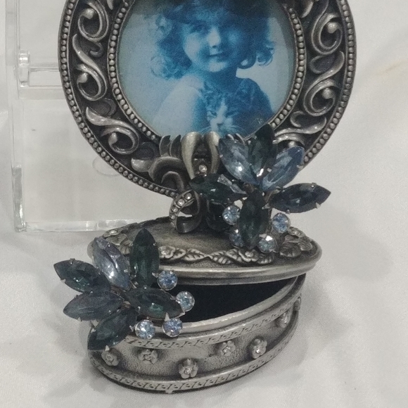 Vintage Blue Crystal Marquis Clip On Earrings - Picture 2 of 9